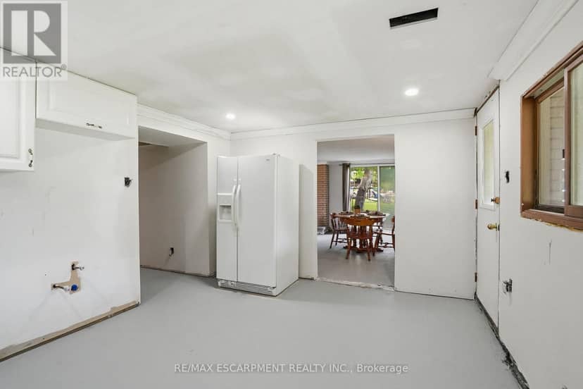 318 Freelton Road — photo 33 of 40