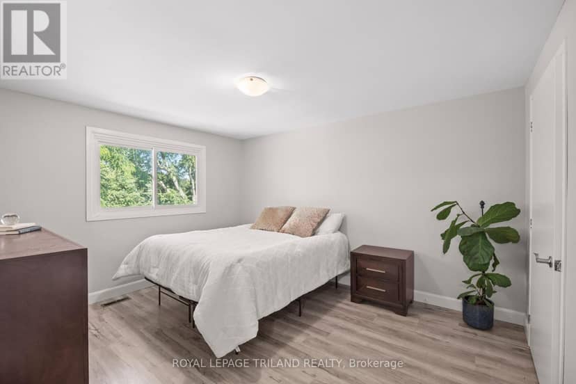 1767-1769 Aldersbrook Road — photo 10 of 40