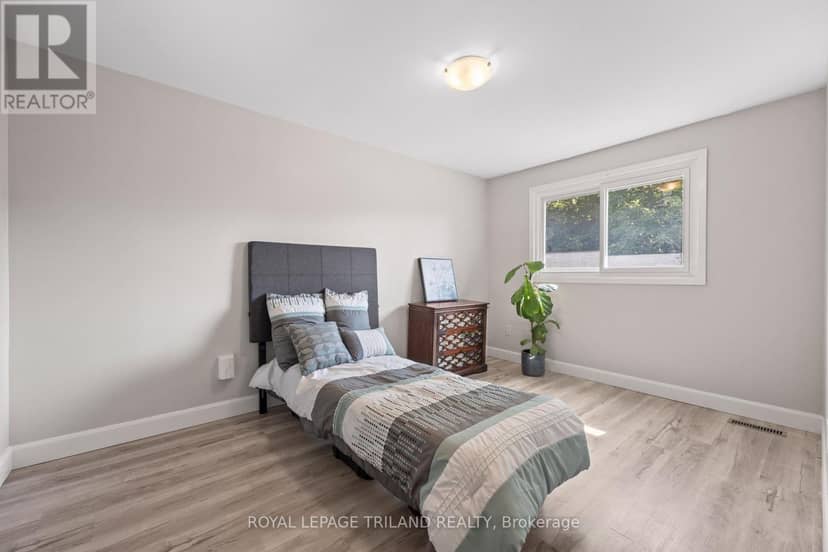 1767-1769 Aldersbrook Road — photo 13 of 40