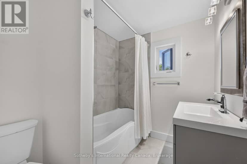 131 Bruce Street S — photo 34 of 40