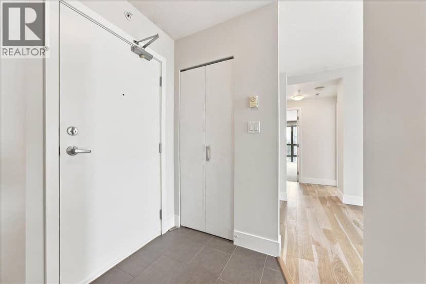1804 2959 GLEN DRIVE, Coquitlam, photo 3