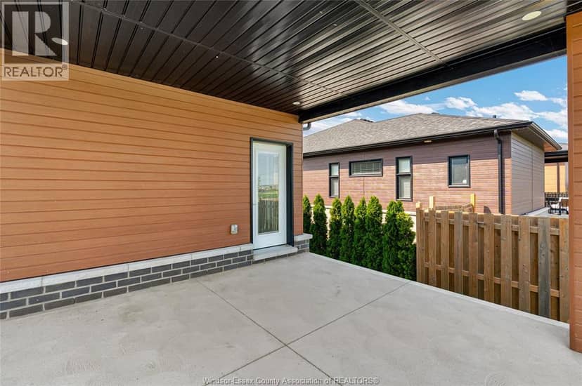 114 Hazel Crescent — photo 5 of 6