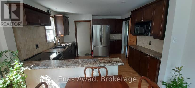 8 Lavallee Crescent — photo 3 of 21