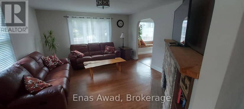8 Lavallee Crescent — photo 7 of 21