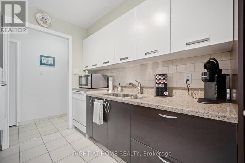 301 - 1580 Mississauga Valley Boulevard — photo 7 of 40