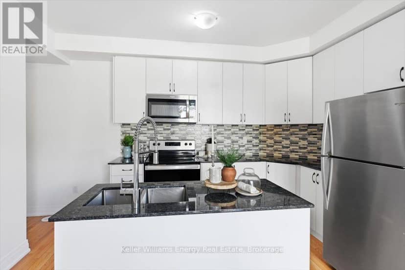 65 - 721 Lawrence Avenue W — photo 13 of 29