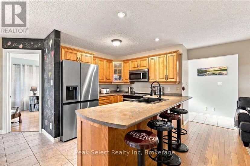 180 Ridgewood Crescent — photo 11 of 40