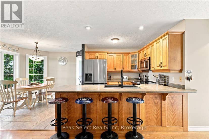 180 Ridgewood Crescent — photo 12 of 40
