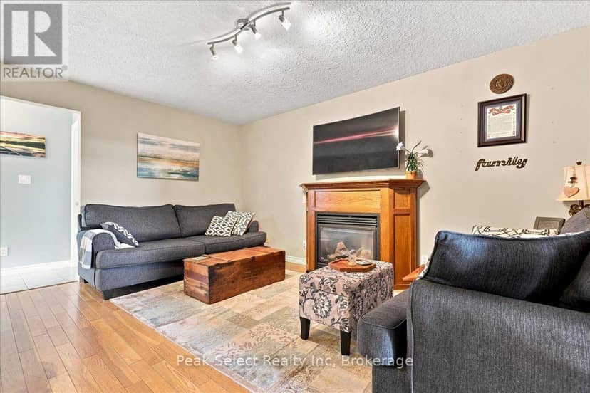 180 Ridgewood Crescent — photo 15 of 40