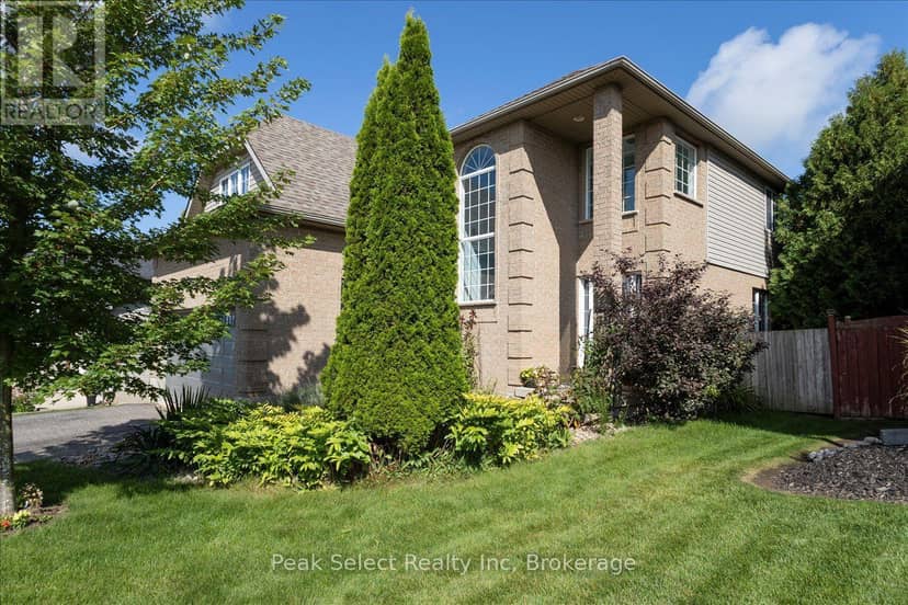 180 Ridgewood Crescent — photo 2 of 40