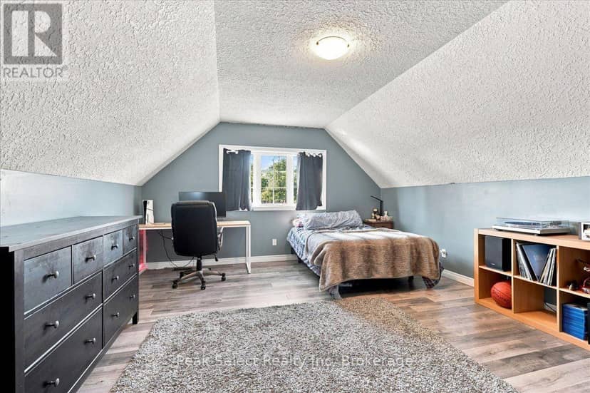 180 Ridgewood Crescent — photo 22 of 40