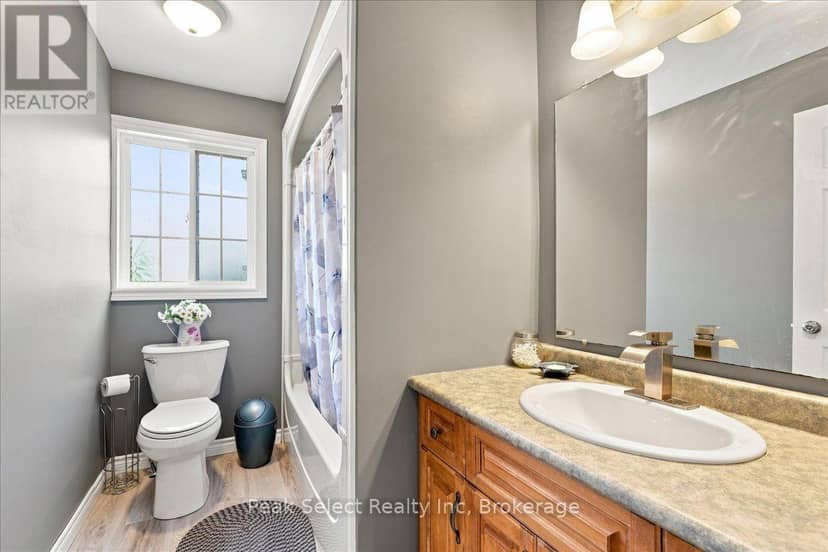 180 Ridgewood Crescent — photo 27 of 40