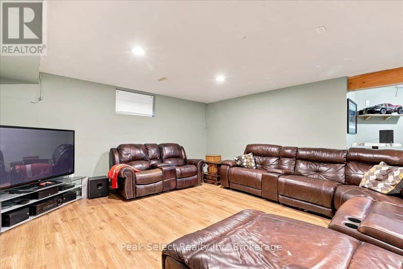 180 Ridgewood Crescent — photo 28 of 40
