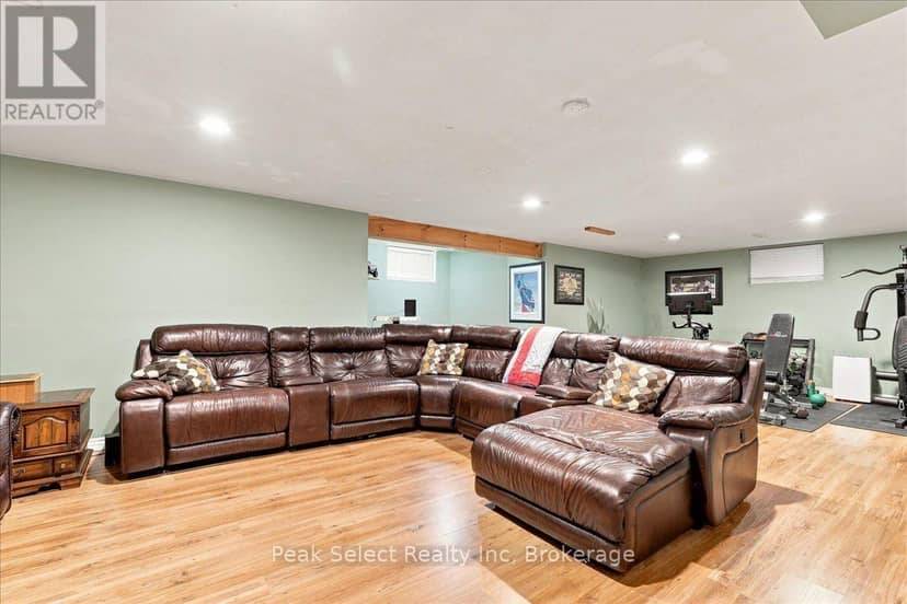180 Ridgewood Crescent — photo 29 of 40