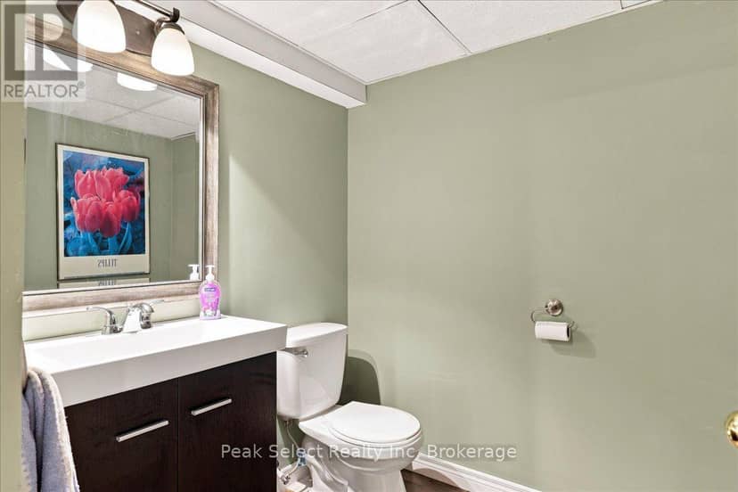 180 Ridgewood Crescent — photo 32 of 40