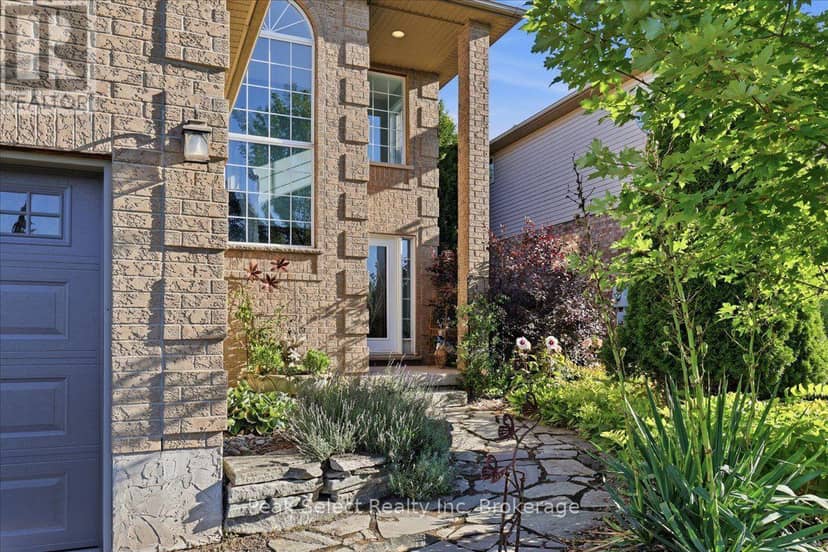 180 Ridgewood Crescent — photo 4 of 40