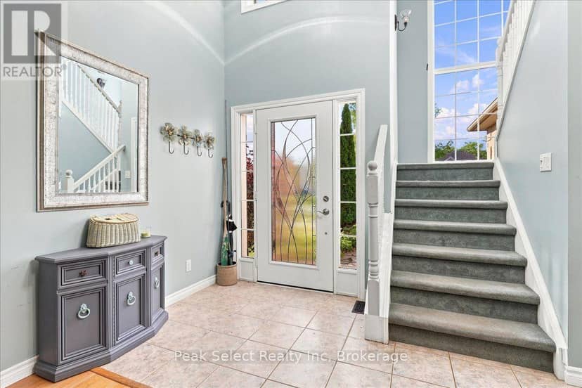 180 Ridgewood Crescent — photo 6 of 40