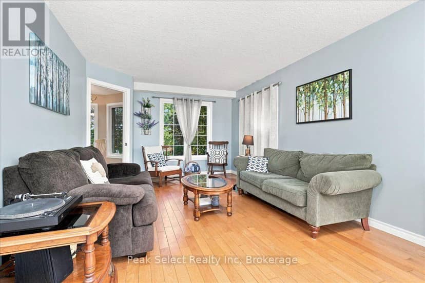 180 Ridgewood Crescent — photo 7 of 40