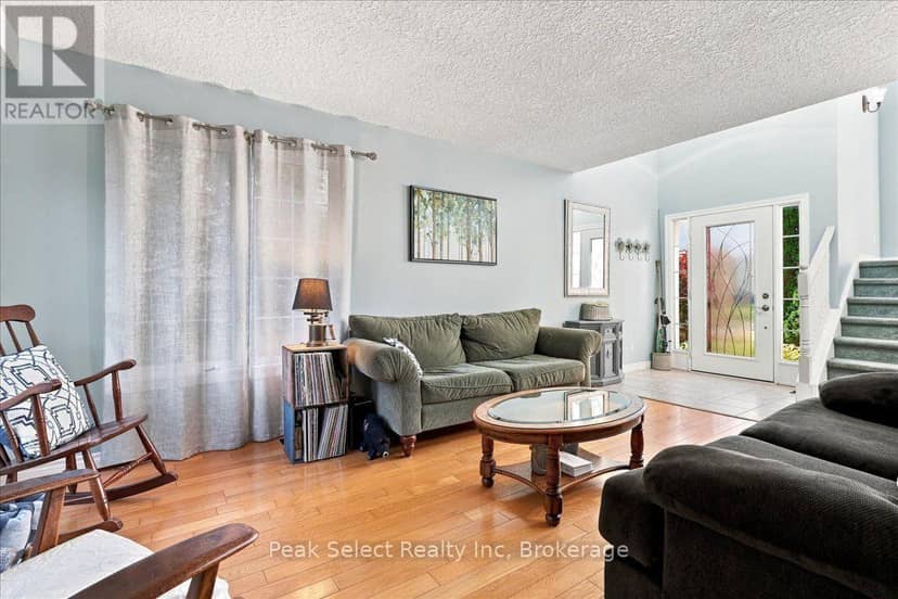 180 Ridgewood Crescent — photo 8 of 40