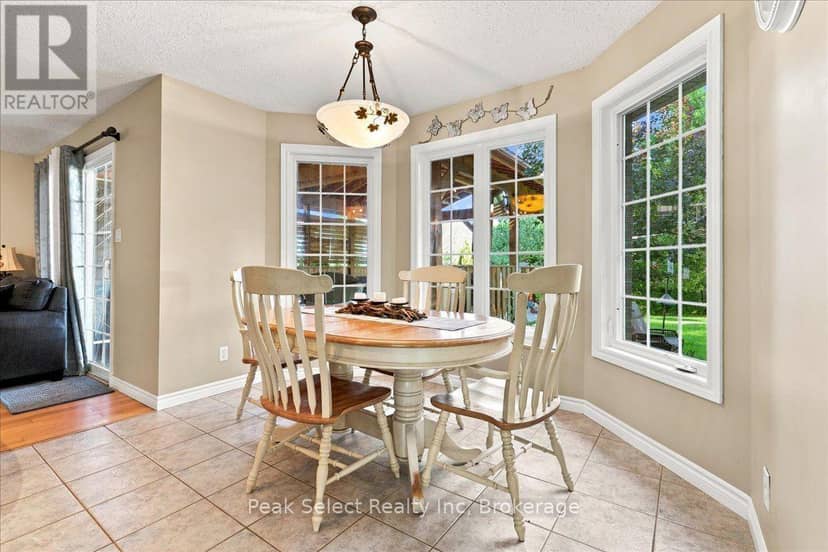 180 Ridgewood Crescent — photo 9 of 40