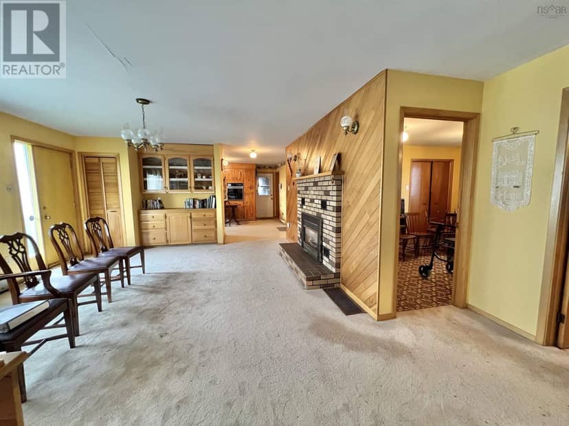 355 Pleasant Street — photo 13 of 33