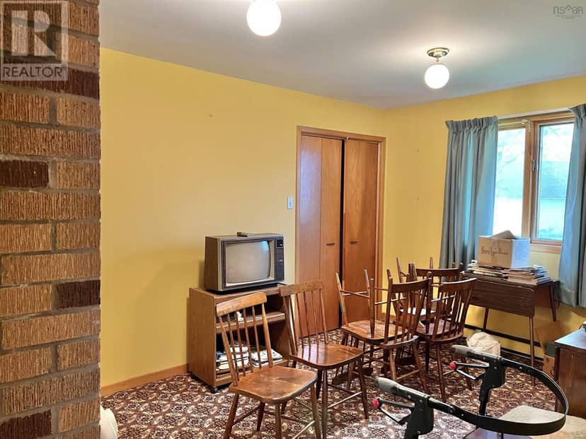 355 Pleasant Street — photo 14 of 33