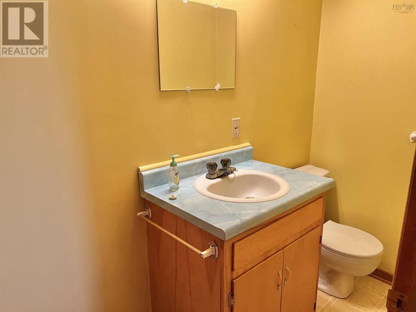 355 Pleasant Street, Yarmouth, photo 8