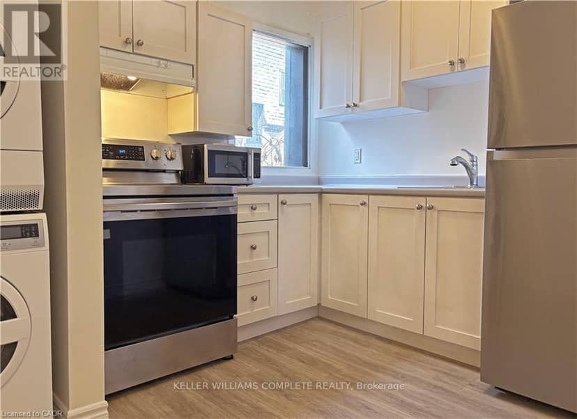 76 Wentworth Street S — photo 27 of 40