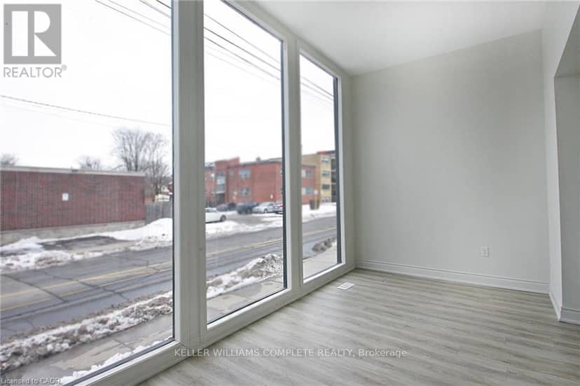 76 Wentworth Street S — photo 3 of 40