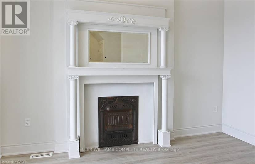 76 Wentworth Street S — photo 8 of 40