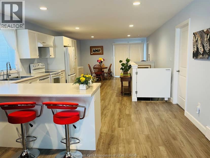 105 Moonstone CRESCENT — photo 6 of 40