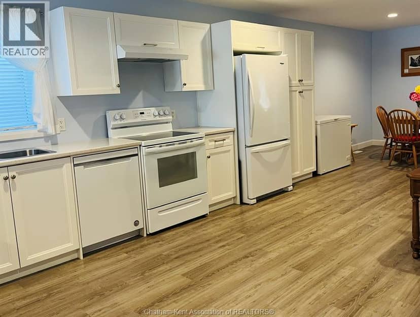 105 Moonstone CRESCENT — photo 10 of 40