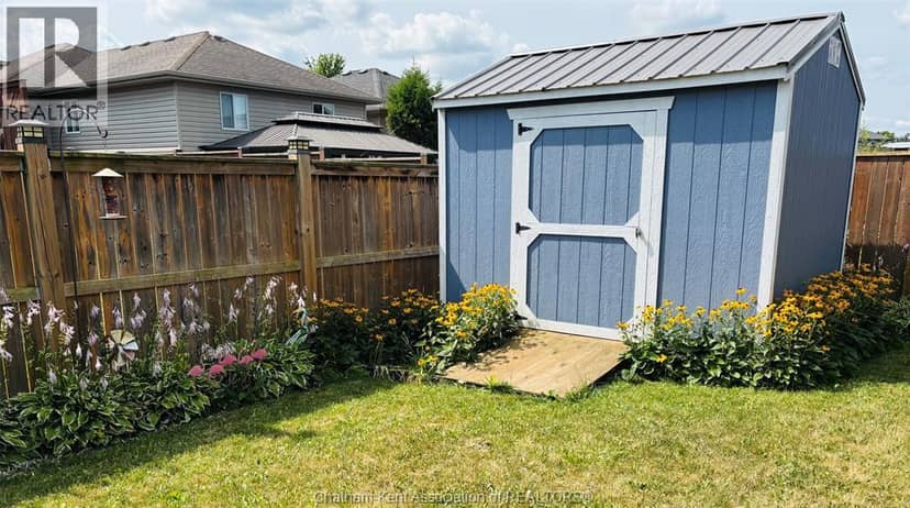 105 Moonstone CRESCENT — photo 37 of 40