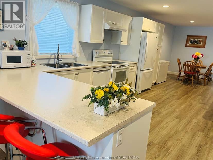 105 Moonstone CRESCENT — photo 7 of 40