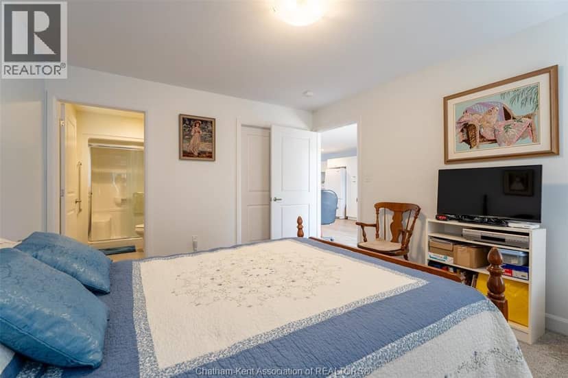 105 Moonstone CRESCENT — photo 24 of 40
