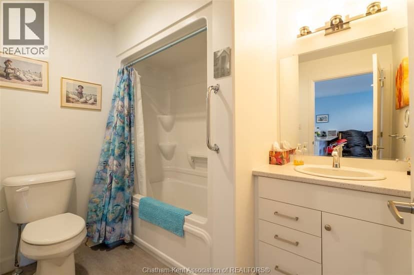 105 Moonstone CRESCENT — photo 18 of 40