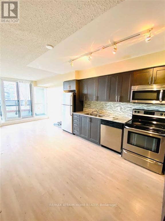 1818 - 800 Lawrence Avenue W — photo 5 of 12