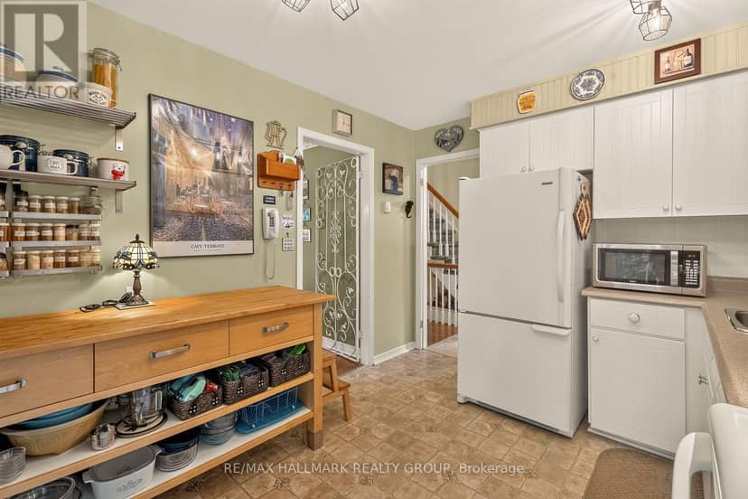 2 - 1898 Russell Road — photo 28 of 40