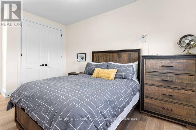 160 Springside Crescent — photo 23 of 40