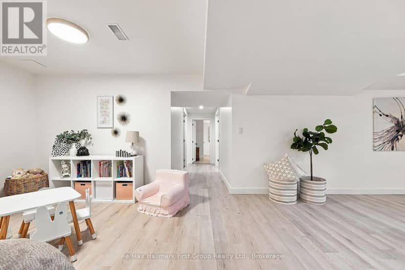 170 Keewatin Drive — photo 37 of 40