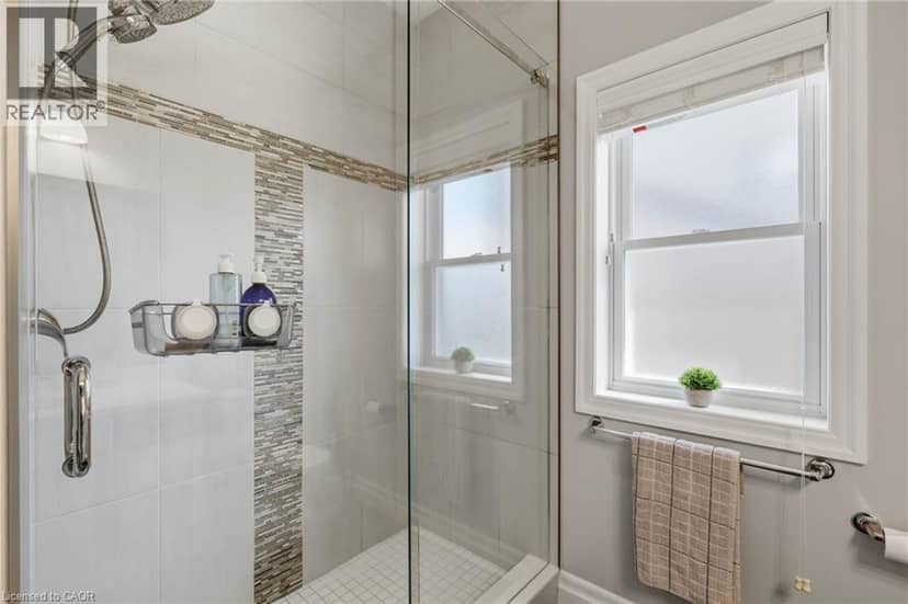 22 AMANDA Avenue — photo 14 of 31