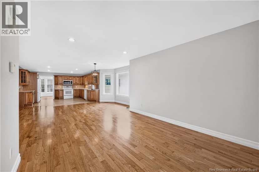 125 Monarch Road — photo 8 of 40