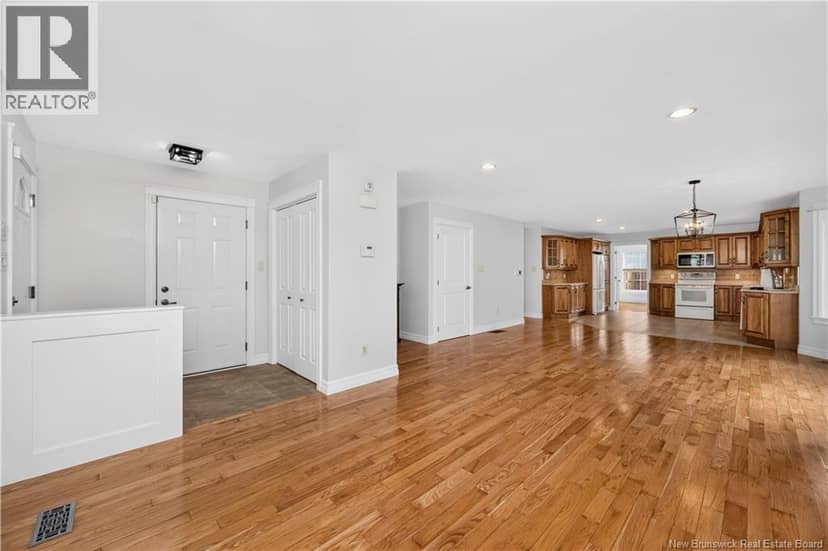 125 Monarch Road — photo 9 of 40