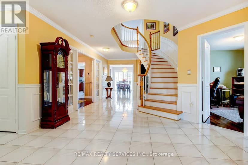 671 Peter Robertson Boulevard, Brampton, photo 2