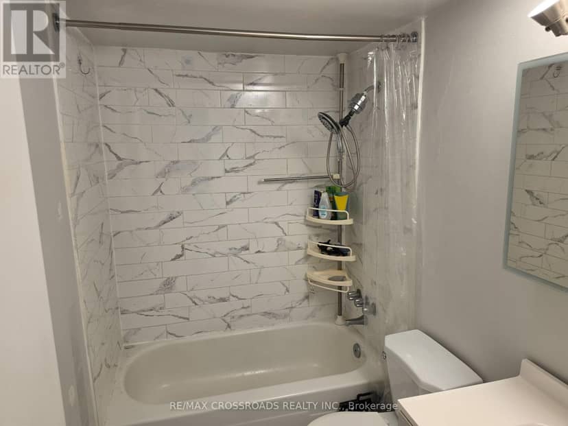 1004 - 5 Frith Road — photo 11 of 29
