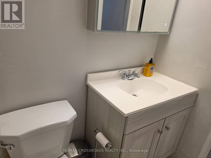 1004 - 5 Frith Road — photo 12 of 29