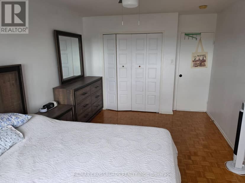 1004 - 5 Frith Road — photo 14 of 29