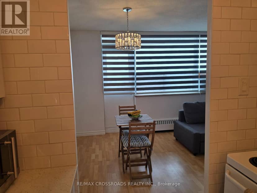 1004 - 5 Frith Road — photo 21 of 29