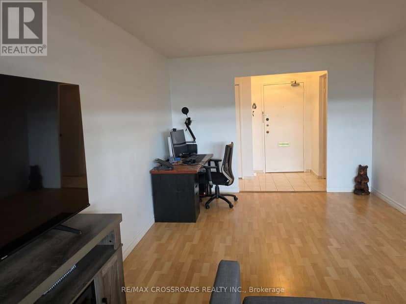 1004 - 5 Frith Road — photo 26 of 29