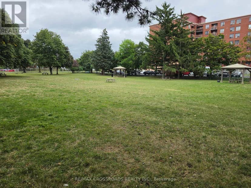 1004 - 5 Frith Road — photo 27 of 29